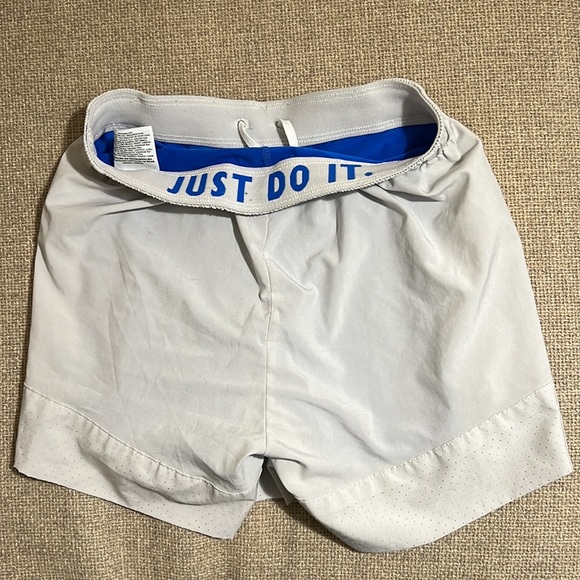 WMS Nike Running Shorts - Picture 4 of 4